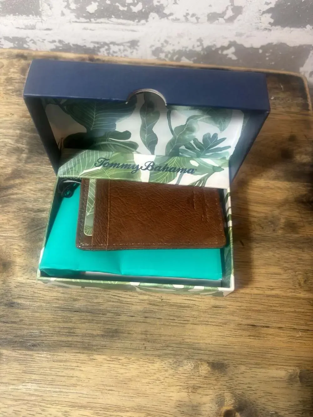 NIB Tommy Bahama Cognac Leather Magnetic Money Clip Card Case Wallet